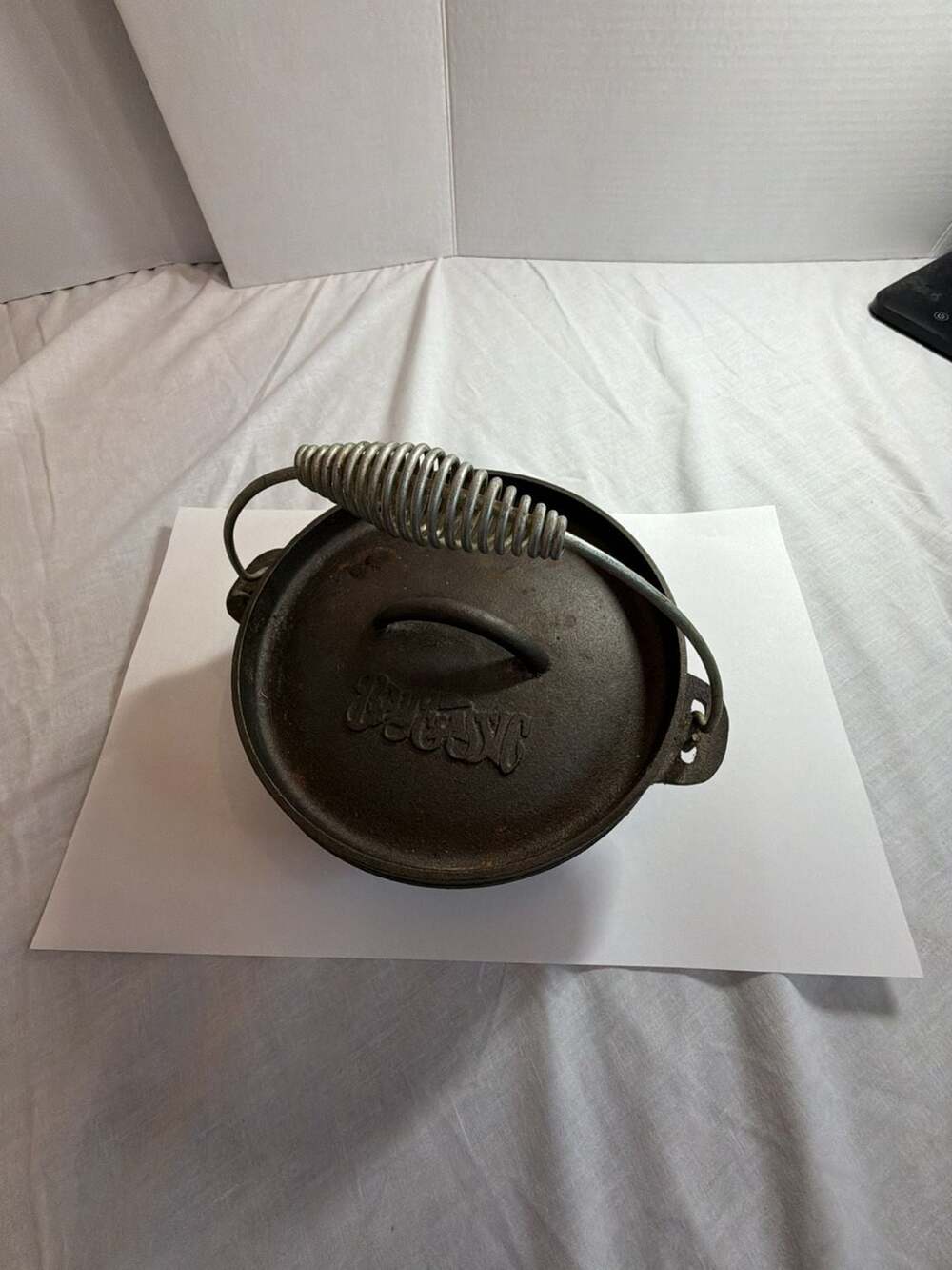 Bayou Classic 2QT Cast Iron Dutch Oven with Lid